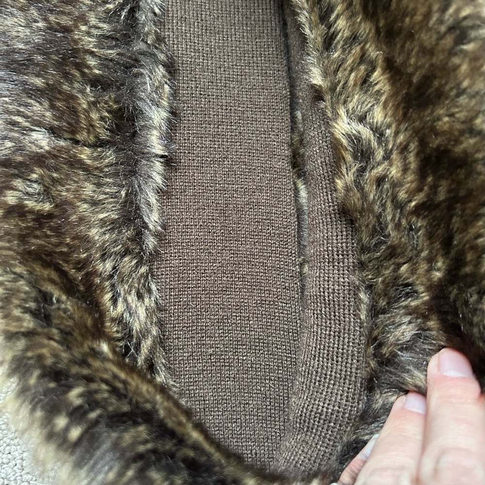 Women’s Loft Faux Fur Infinity Scarf - Picture 3 of 4